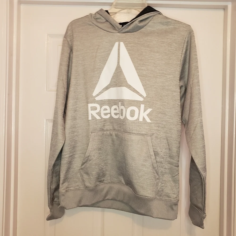 𝅺REEBOK hoodie for boys XXL silver or grey colored hoodie.